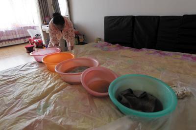 蒙城楼上漏水，住户失联，小区没物管，业主维权难！律师来支招……